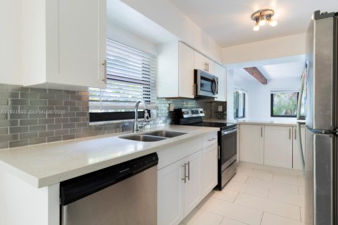 Снять в аренду квартиру в Форт-Лодердейл, Флорида 1 спальня, 46.45м2, № 2032314 - фото 4