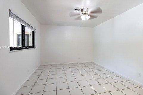 Снять в аренду квартиру в Форт-Лодердейл, Флорида 1 спальня, 46.45м2, № 2032314 - фото 7