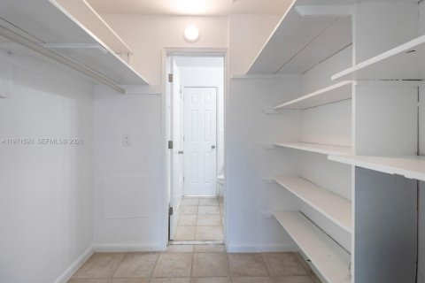 Снять в аренду квартиру в Форт-Лодердейл, Флорида 1 спальня, 46.45м2, № 2032314 - фото 16