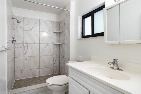 Снять в аренду квартиру в Форт-Лодердейл, Флорида 1 спальня, 46.45м2, № 2032314 - фото 8