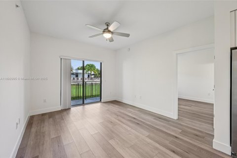 Appartement à louer à Tamarac, Floride: 2 chambres, 96.06 m2 № 1946707 - photo 3
