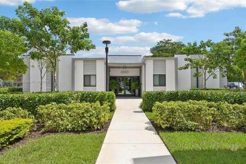 Appartement à louer à Tamarac, Floride: 2 chambres, 96.06 m2 № 1946707 - photo 1