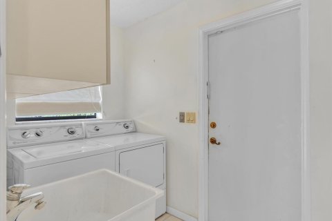House in Boynton Beach, Florida 3 bedrooms, 211.63 sq.m. № 2176190 - photo 13