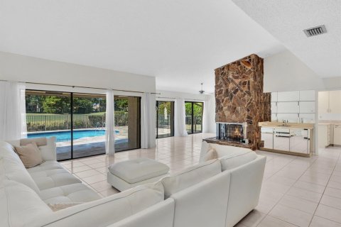 House in Boynton Beach, Florida 3 bedrooms, 211.63 sq.m. № 2176190 - photo 5