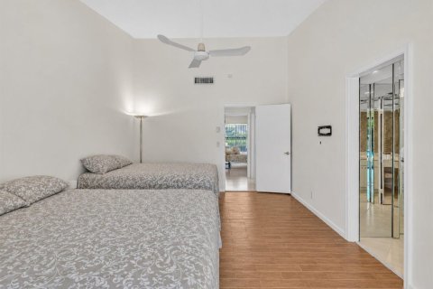 House in Boynton Beach, Florida 3 bedrooms, 211.63 sq.m. № 2176190 - photo 18