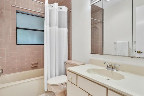 House in Boynton Beach, Florida 3 bedrooms, 211.63 sq.m. № 2176190 - photo 26