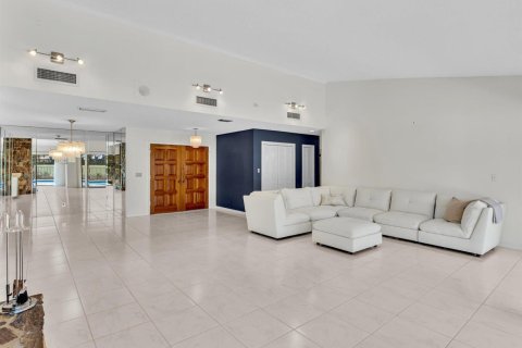 House in Boynton Beach, Florida 3 bedrooms, 211.63 sq.m. № 2176190 - photo 7