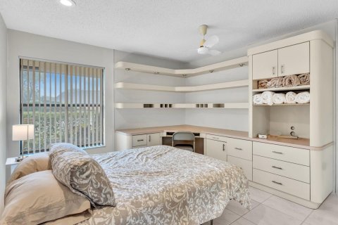 House in Boynton Beach, Florida 3 bedrooms, 211.63 sq.m. № 2176190 - photo 27