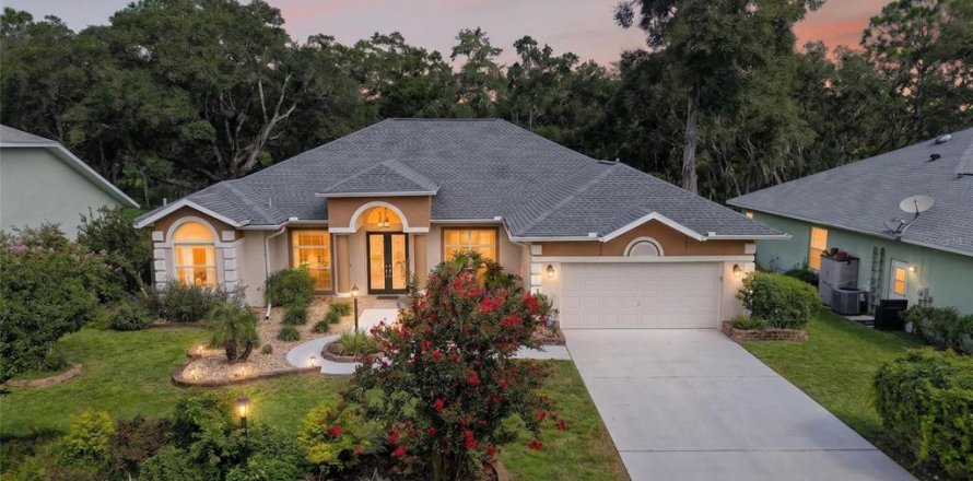 House in Dunnellon, Florida 3 bedrooms, 255.48 sq.m. № 2329598