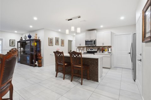 Villa ou maison à vendre à Florida City, Floride: 5 chambres, 239.69 m2 № 2075282 - photo 8