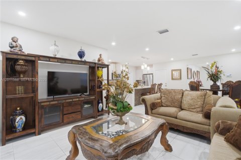 Villa ou maison à vendre à Florida City, Floride: 5 chambres, 239.69 m2 № 2075282 - photo 4
