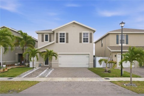 House in Florida City, Florida 5 bedrooms, 239.69 sq.m. № 2075282