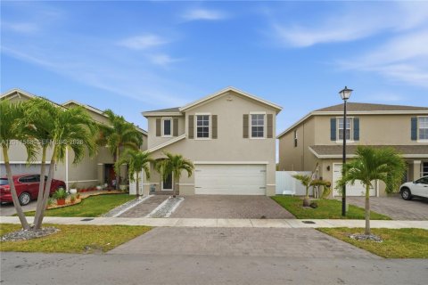 Villa ou maison à vendre à Florida City, Floride: 5 chambres, 239.69 m2 № 2075282 - photo 2