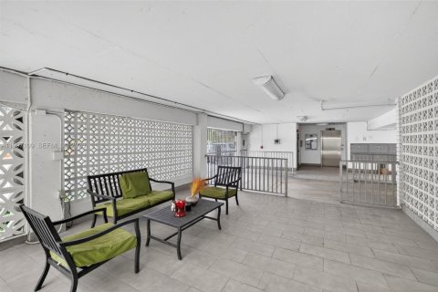 Condo in Miami Beach, Florida, 1 bedroom  № 2059213 - photo 23