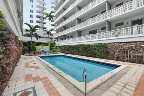 Condo in Miami Beach, Florida, 1 bedroom  № 2059213 - photo 22