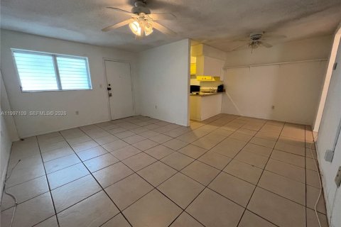 Copropriété à louer à Miami Beach, Floride: 1 chambre, 61.97 m2 № 2059213 - photo 4