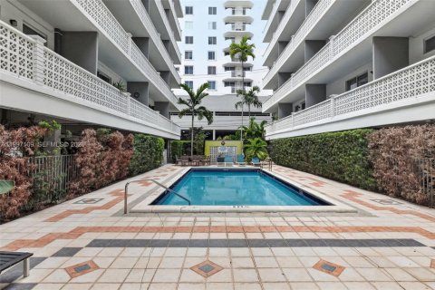 Condo in Miami Beach, Florida, 1 bedroom  № 2059213 - photo 21