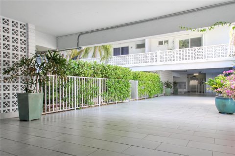 Copropriété à louer à Miami Beach, Floride: 1 chambre, 61.97 m2 № 2059213 - photo 11