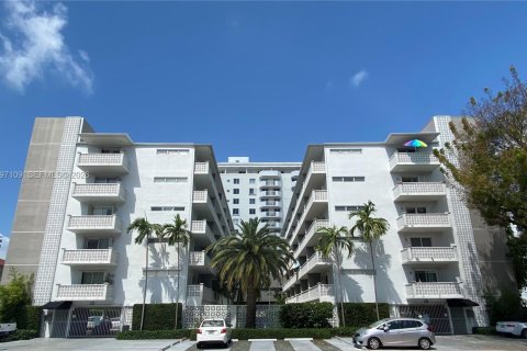 Condominio en Miami Beach, Florida, 1 dormitorio  № 2059213
