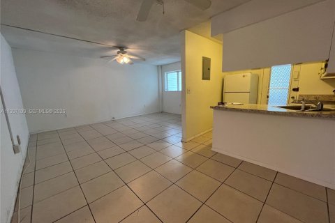 Copropriété à louer à Miami Beach, Floride: 1 chambre, 61.97 m2 № 2059213 - photo 3