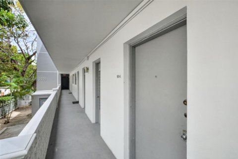 Condo in Miami Beach, Florida, 1 bedroom  № 2059213 - photo 24