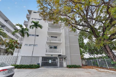 Condo in Miami Beach, Florida, 1 bedroom  № 2059213 - photo 28