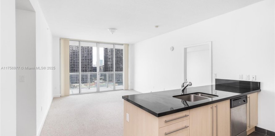 Кондоминиум с 2 спальнями в Майами, Флорида № 2038619