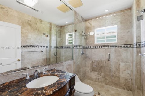 Townhouse in Key Biscayne, Florida 3 bedrooms, 157.93 sq.m. № 2240696 - photo 30