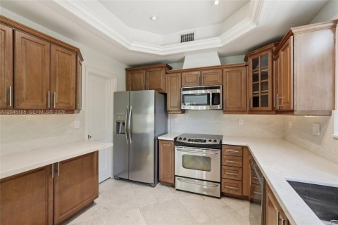 Townhouse in Key Biscayne, Florida 3 bedrooms, 157.93 sq.m. № 2240696 - photo 10