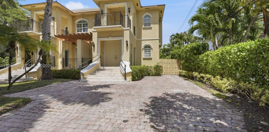Townhouse in Key Biscayne, Florida 3 bedrooms, 157.93 sq.m. № 2240696