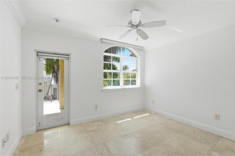 Townhouse in Key Biscayne, Florida 3 bedrooms, 157.93 sq.m. № 2240696 - photo 23