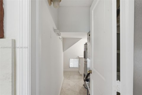 Townhouse in Key Biscayne, Florida 3 bedrooms, 157.93 sq.m. № 2240696 - photo 13