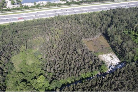Propiedad comercial en venta en Doral, Florida № 2077246 - foto 4