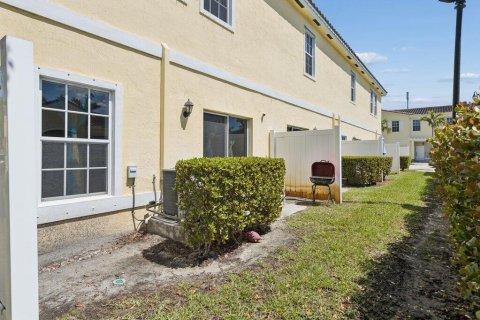 Adosado en venta en Lauderhill, Florida, 3 dormitorios, 138.98 m2 № 2146136 - foto 21