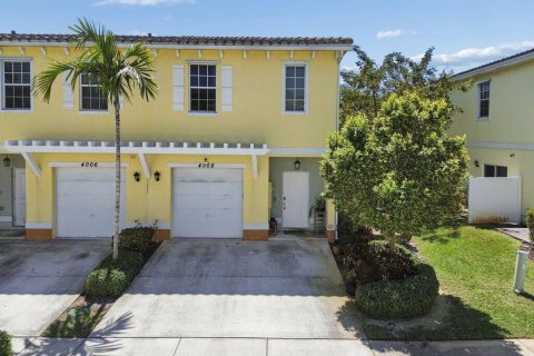 Adosado en Lauderhill, Florida 3 dormitorios, 138.98 m2 № 2146136