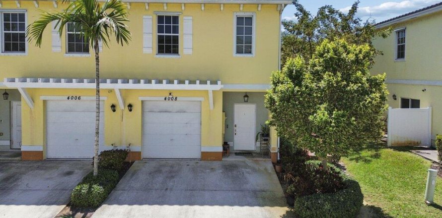 Adosado en Lauderhill, Florida 3 dormitorios, 138.98 m2 № 2146136
