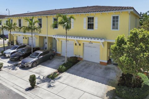 Adosado en venta en Lauderhill, Florida, 3 dormitorios, 138.98 m2 № 2146136 - foto 2