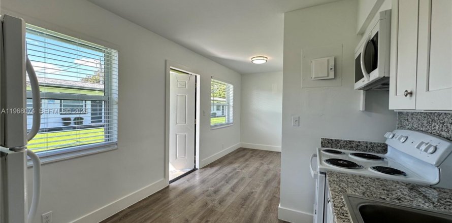 Appartement à Hollywood, Floride 1 chambre № 2029301