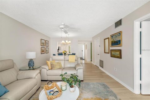 Condo in Sarasota, Florida, 2 bedrooms № 2104356 - photo 6