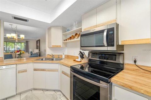 Condo in Sarasota, Florida, 2 bedrooms № 2104356 - photo 12