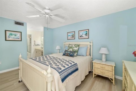 Condo in Sarasota, Florida, 2 bedrooms № 2104356 - photo 17