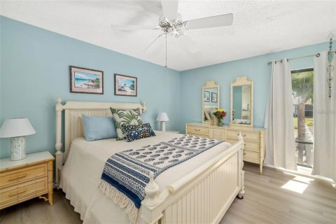 Condo in Sarasota, Florida, 2 bedrooms № 2104356 - photo 18