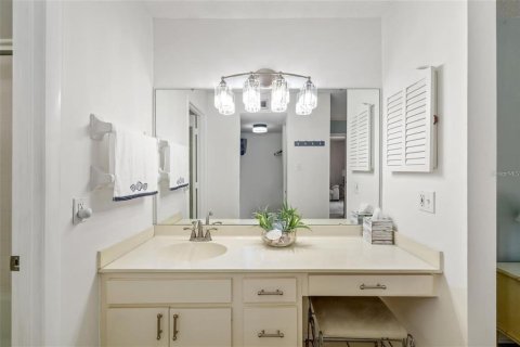 Condo in Sarasota, Florida, 2 bedrooms № 2104356 - photo 20