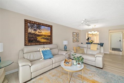 Condo in Sarasota, Florida, 2 bedrooms № 2104356 - photo 5