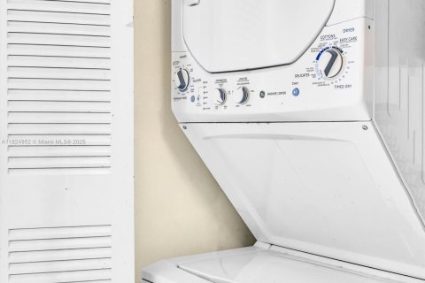 Condo in Sunrise, Florida, 1 bedroom  № 1790462 - photo 19