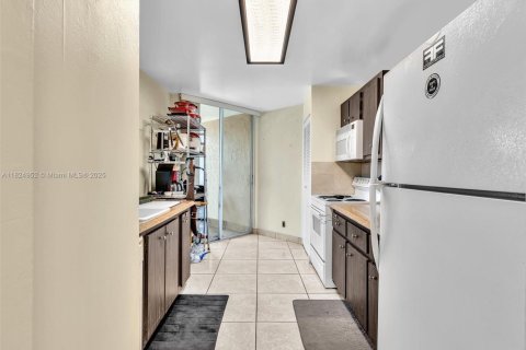 Condo in Sunrise, Florida, 1 bedroom  № 1790462 - photo 7