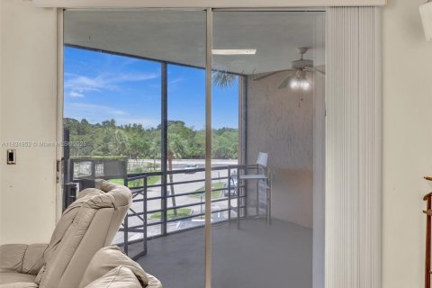 Condo in Sunrise, Florida, 1 bedroom  № 1790462 - photo 14