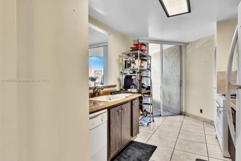 Condo in Sunrise, Florida, 1 bedroom  № 1790462 - photo 8