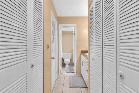 Condo in Sunrise, Florida, 1 bedroom  № 1790462 - photo 23