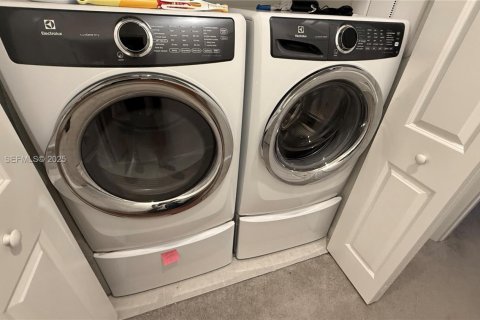 Снять в аренду таунхаус в Хомстед, Флорида 3 спальни, 134.06м2, № 1986800 - фото 10